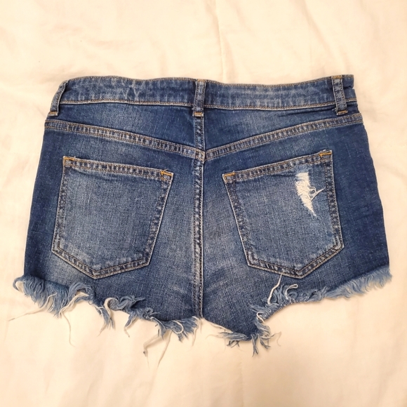 H&M Size 2 Jean Shorts - Picture 2 of 4